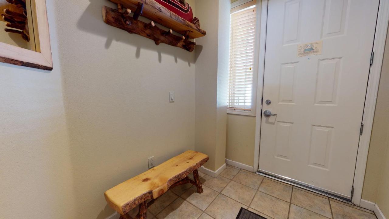 Mammoth #102 Apartment